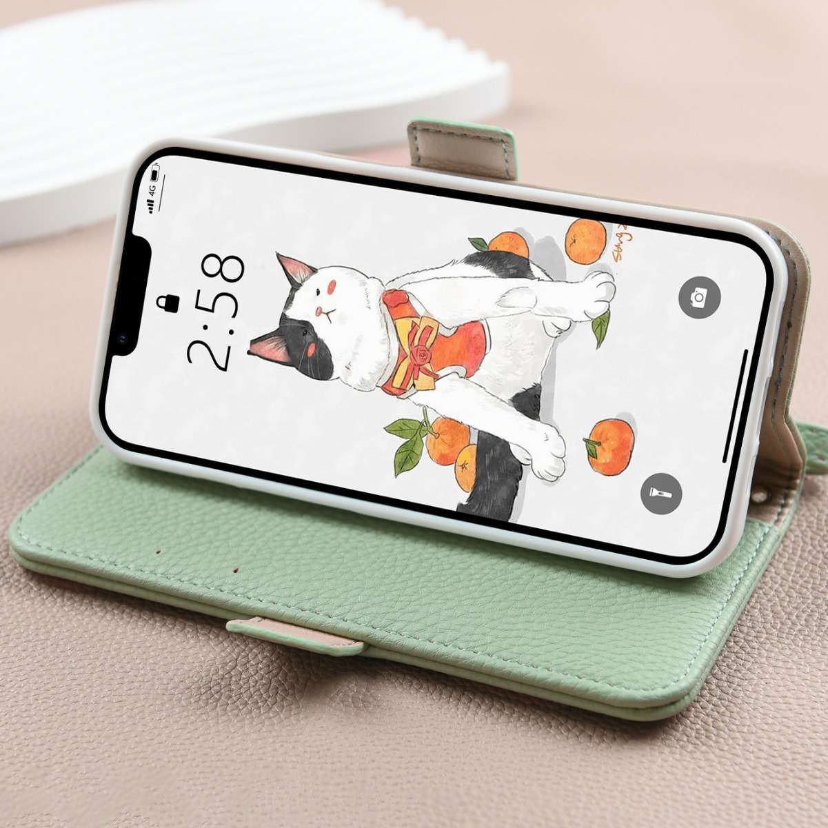 猫モチーフの手帳型スマホケース